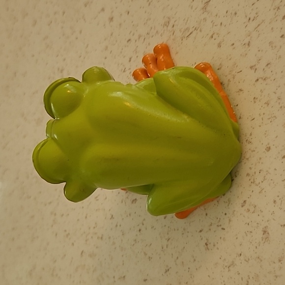 Cha! Cha! The Rainforest Cafe Red-eyed Tree Frog. - Picture 3 of 6